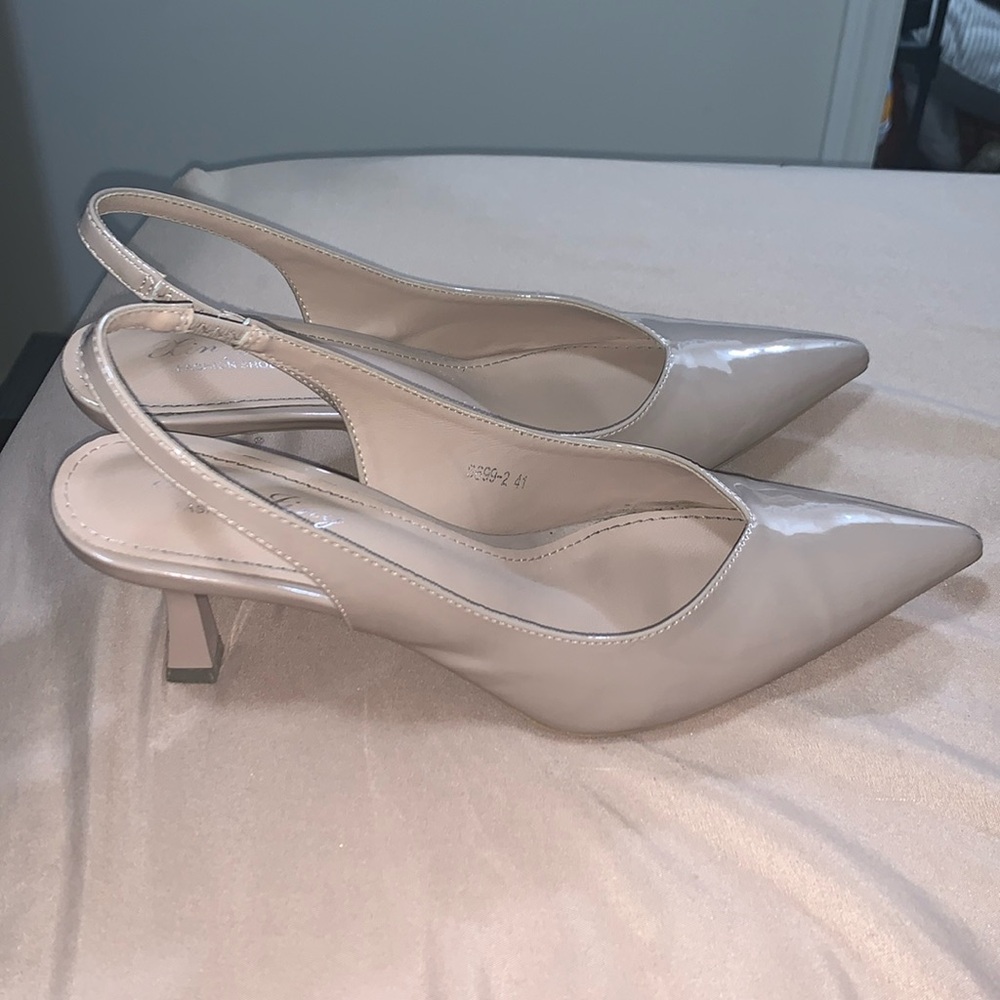 Taupe pointed heels